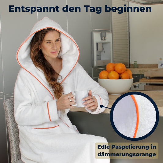 Damen Bademantel mit Kapuze aus kuscheliger Baumwolle - blütenweiß - extra weich und bequem - Frottee Sauna Bademantel lang - OEKO-TEX zertifiziert